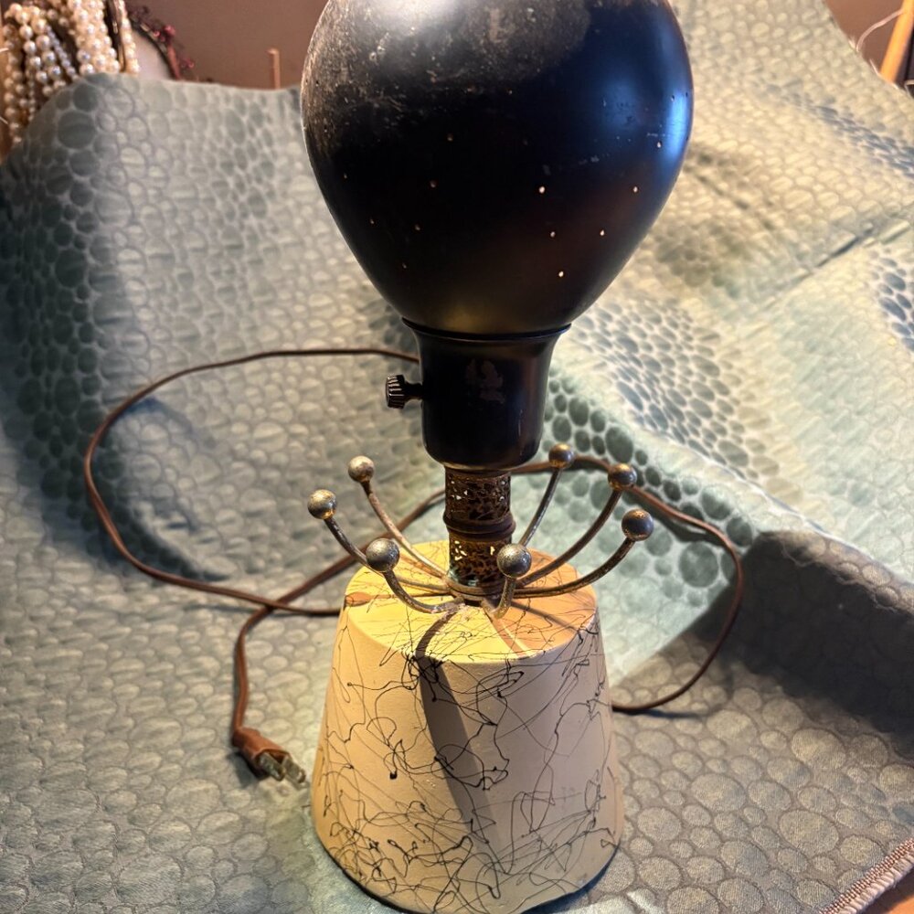 Retro Lamp - Picture 3 of 4